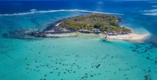 An All Inclusive Day Pass at Iles Des Deux Cocos - Image 8